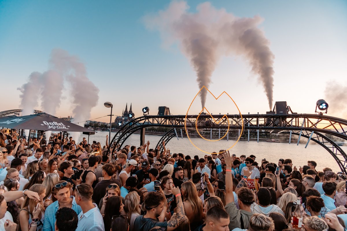 Golden Flame Mid Summer an den Rheinterrassen Köln, Juli 2026