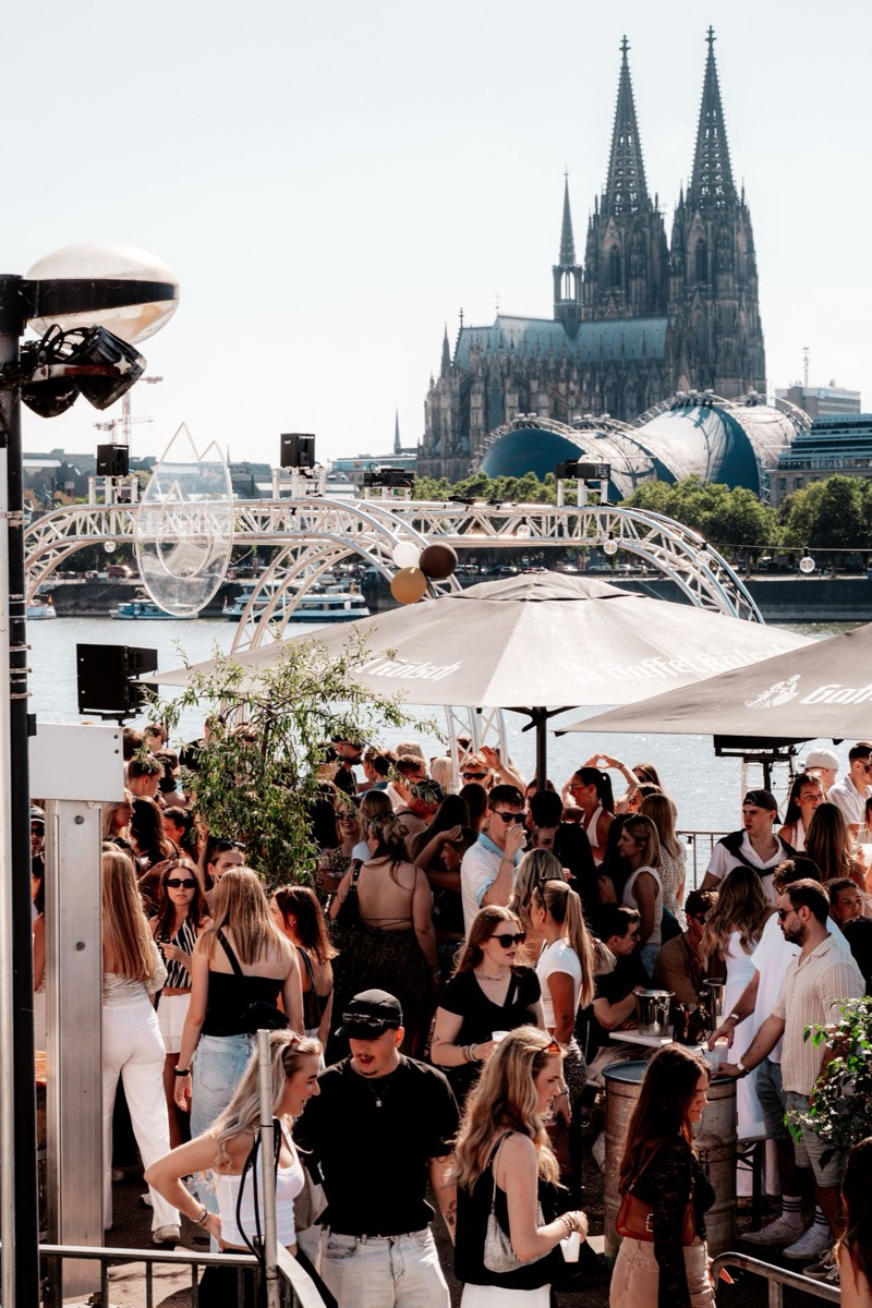 Daydrinking Köln Daydrinking-Outfit Rheinterrassen Köln Sommer